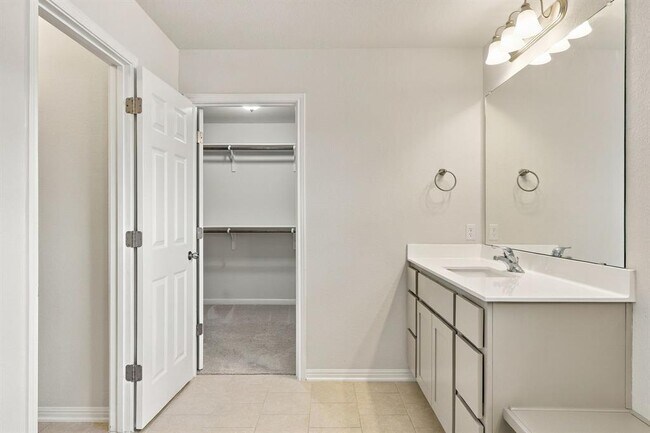 Building Photo - 609 Falkland Trace