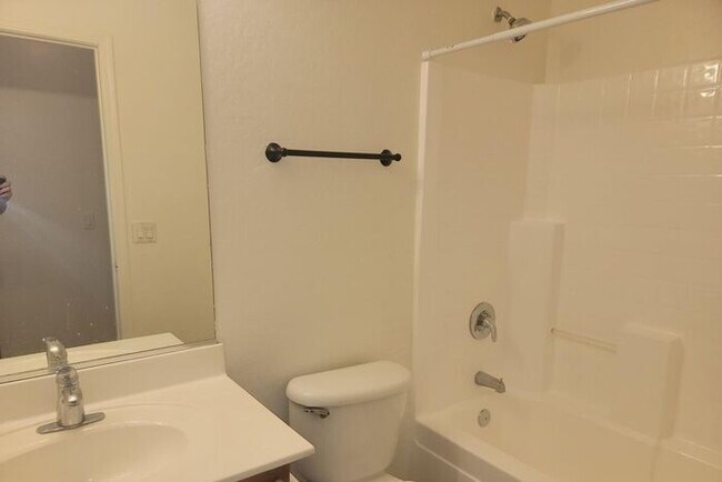 Building Photo - 3 Bedroom, 2 Bath, & Den Home Coming Soon!