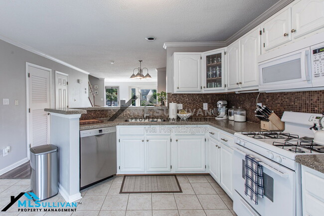 Building Photo - 208 Standish Dr