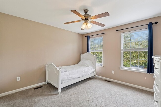 Building Photo - 3B/2.5B End Unit Townhome in Penns Manor A...