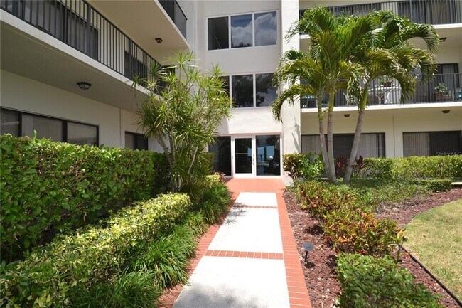 Building Photo - 332 Mariner Dr