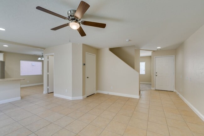 Building Photo - Upgraded spacious 4bedroom home near Mountains Edge!