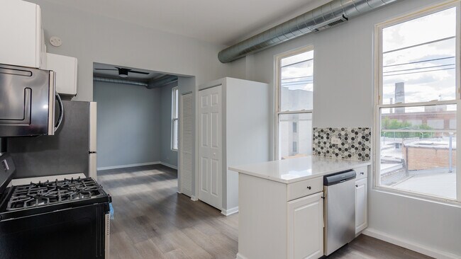 Building Photo - 815 N Fairfield Ave