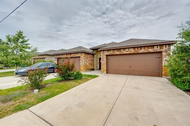 Building Photo - 2545 Pahmeyer Rd