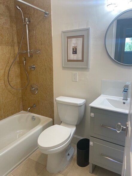 Building Photo - 191 Fernwood Dr