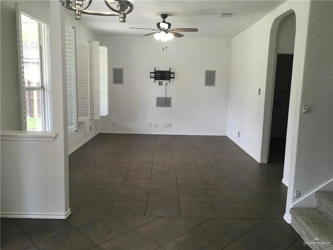 Building Photo - 3618 Wolf Dr