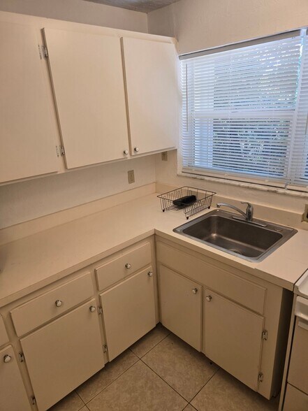 Building Photo - 1126 19th Ave N