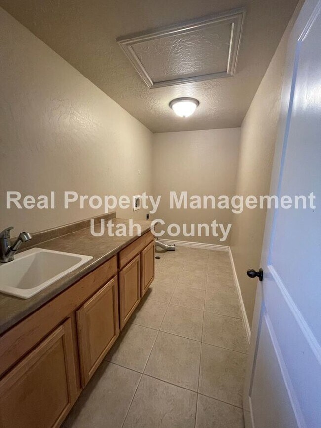 Building Photo - 2861 Fox Hunters Loop