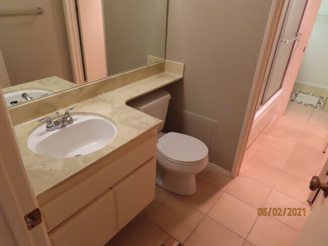 Building Photo - Two Bedroom Townhome in Linda Visa