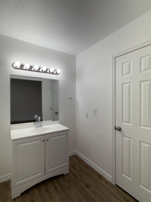 Building Photo - 6614 Robin Forest