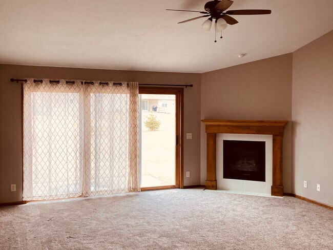 Living Room - N1125 Craftsmen Ct