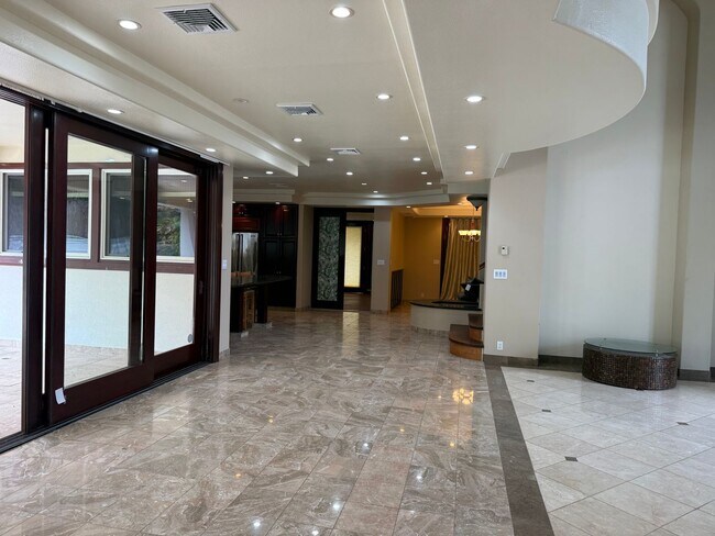 Building Photo - 466 Portlock Rd