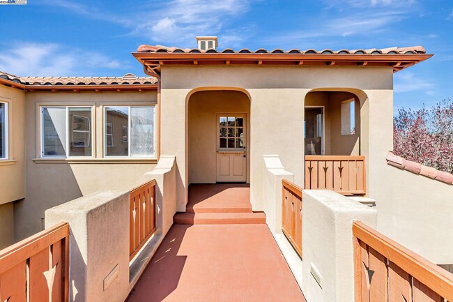 Building Photo - Luxury Living in The Bridges Golf Course C...