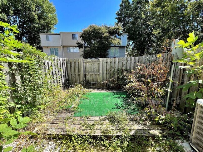 Building Photo - 9445 Lexington Cir