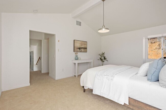 Building Photo - 3 Bedroom House with View in Poway