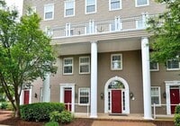 Building Photo - Beautiful 2BR, 2.5BA Townhouse Style Condo Near Old Town Alexandria