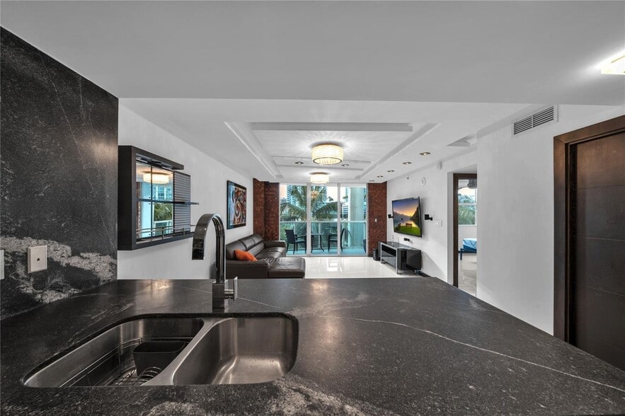 Building Photo - 31 SE 5th St