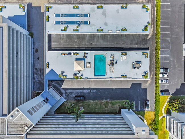 Building Photo - 301 Lake Shore Dr