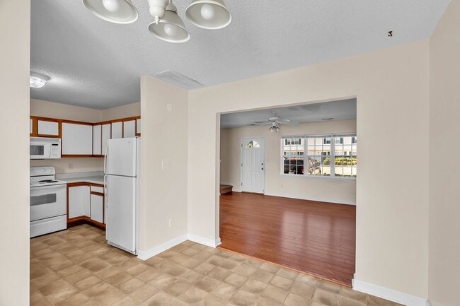 Building Photo - 57 Pirates Cove Dr