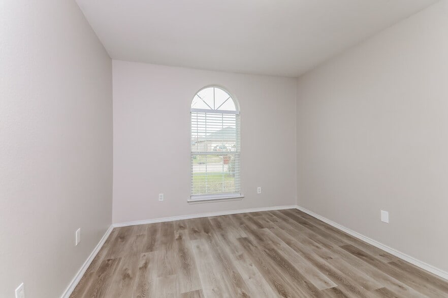 Building Photo - 708 Mackenzi Dr