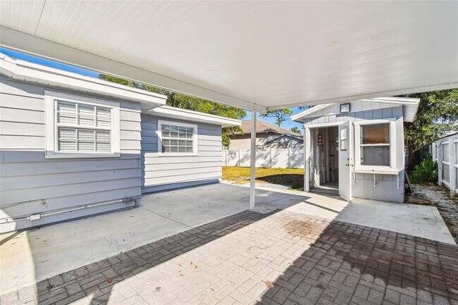 Building Photo - 6817 N Sterling Ave