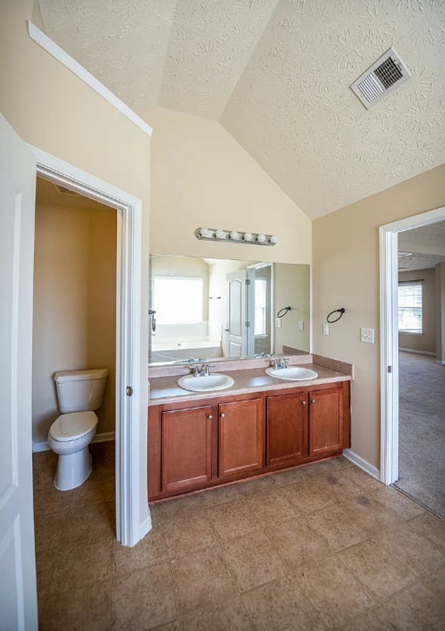 Building Photo - 43 Apache Trail