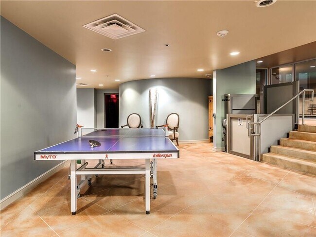 Building Photo - Luxury 2 Bed 2.5 Bath Condo in Central OKC