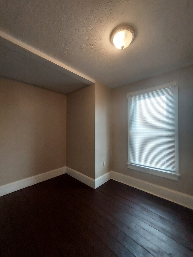 Building Photo - 194 Elmwood Ave