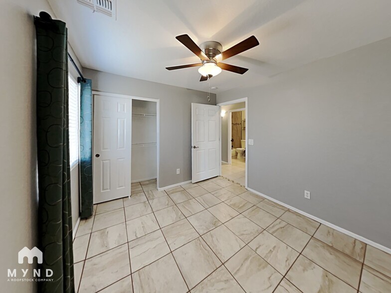 Building Photo - 2136 N Santiana Pl