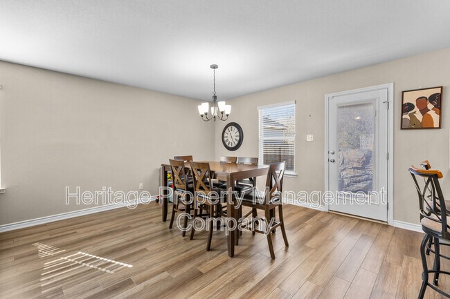 Building Photo - 1915 Overlook Knoll