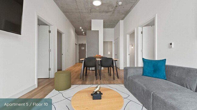 Building Photo - 853 W Blackhawk St