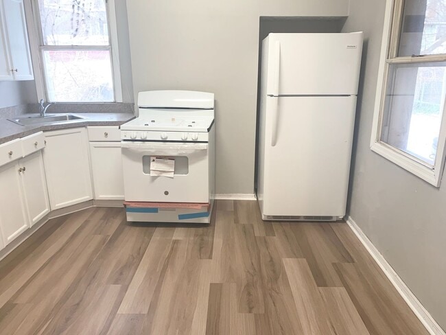 Building Photo - 3 Bed 1 Bath Home in the Marshall-Shadelan...