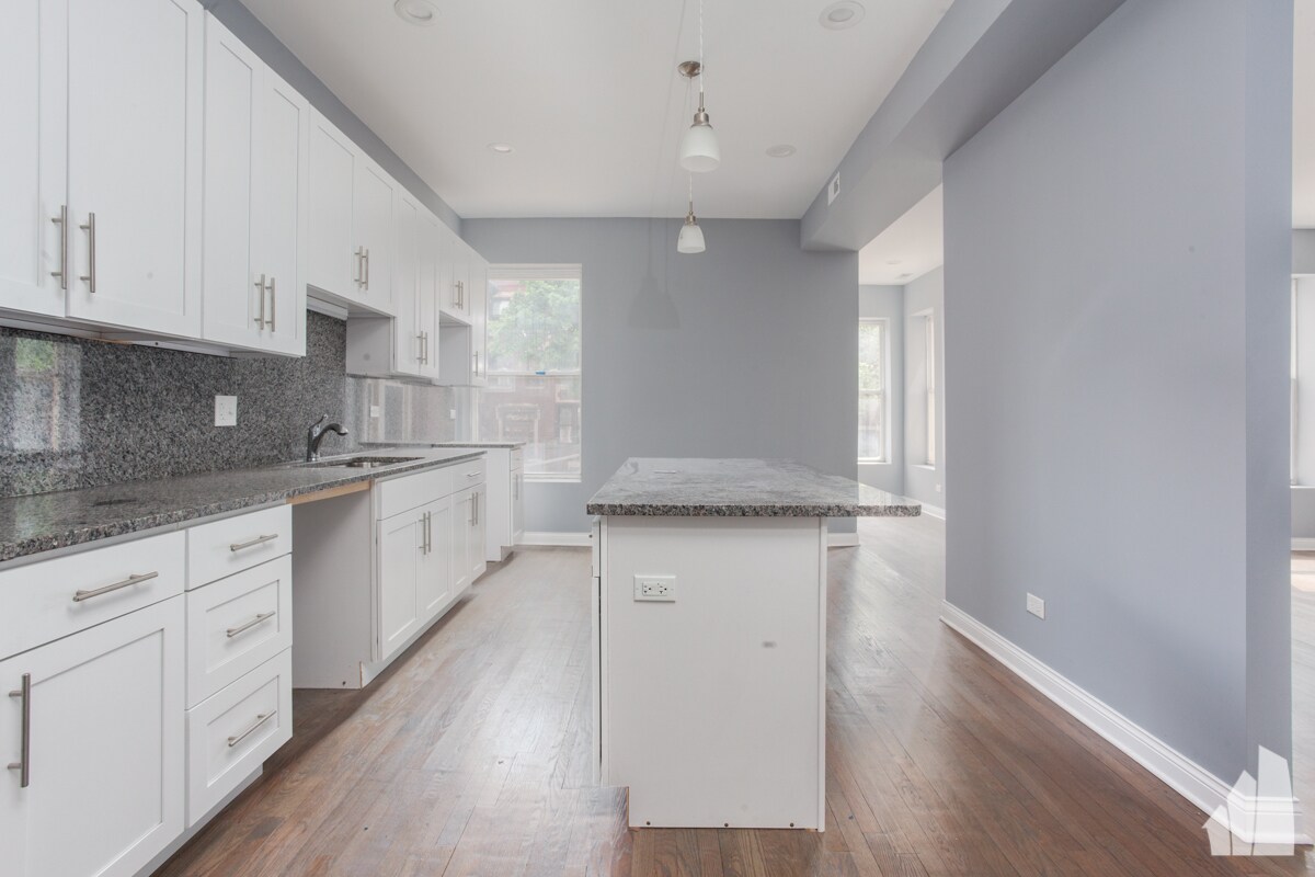 Building Photo - 5130-32 South Greenwood Ave
