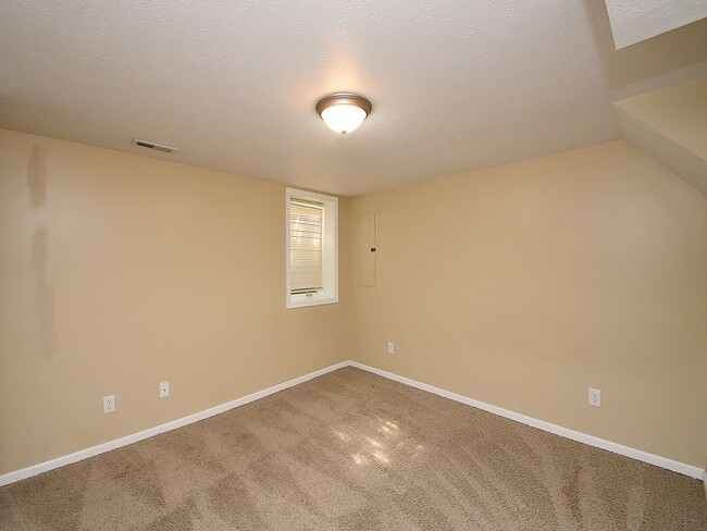 Building Photo - Elmwood Park Charmer