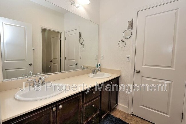 Building Photo - 1427 Bicker Cir