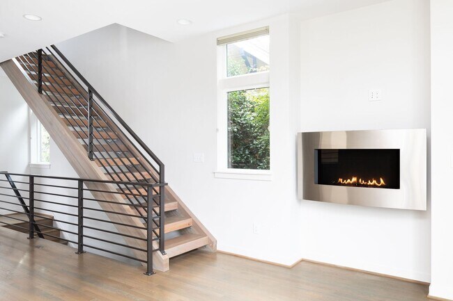 Building Photo - Contemporary 3 Bedroom Ballard Townhome in Prime Location