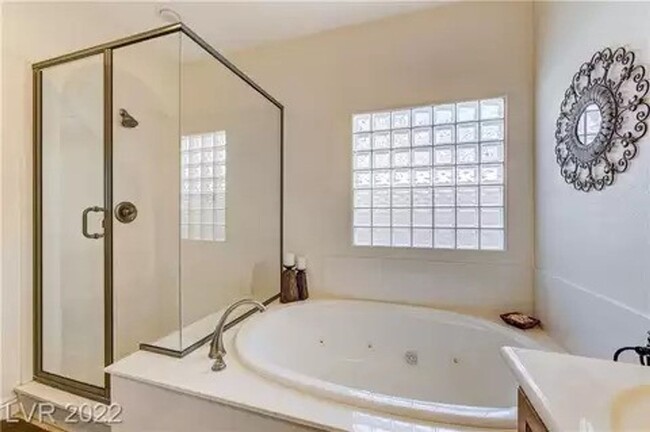 Building Photo - Exquisite fully furnished 2 Bed/2 Bath, De...