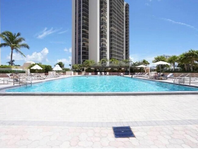 Building Photo - 20379 W Country Club Dr