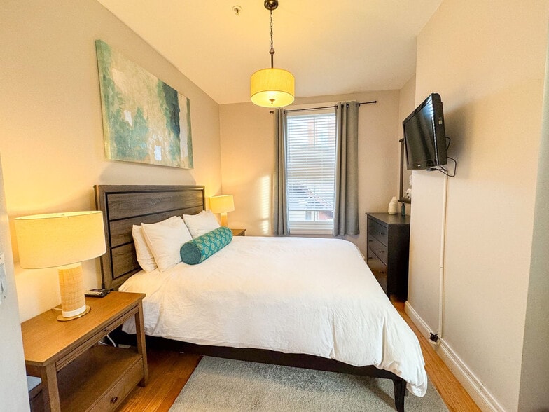 Building Photo - 6 Harvard Square