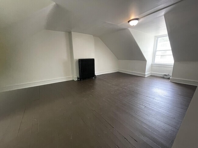 Building Photo - 521 Howard Ave