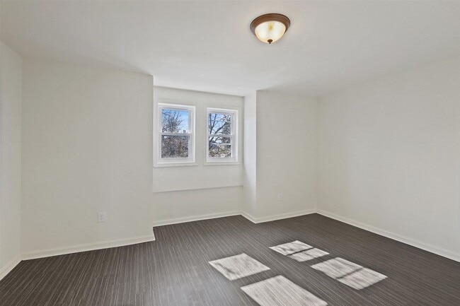 Building Photo - Bright 5 Bedroom, 1.5 Bath Home in Harrisburg, Pa!