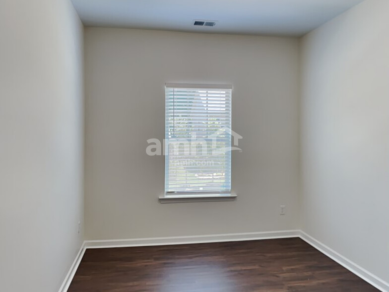 Building Photo - 5434 Burrus Ln SW