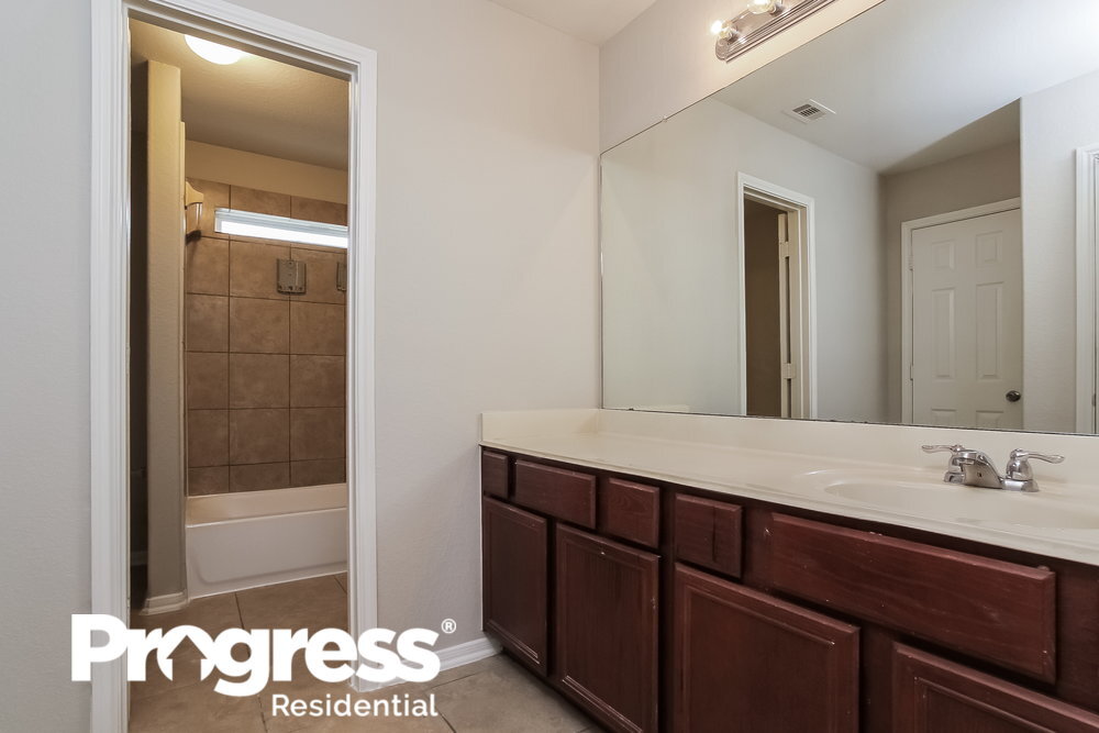 Building Photo - 17914 Seco Creek Ln