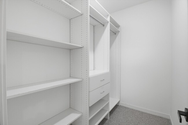 Building Photo - 5824 N Lincoln Ave