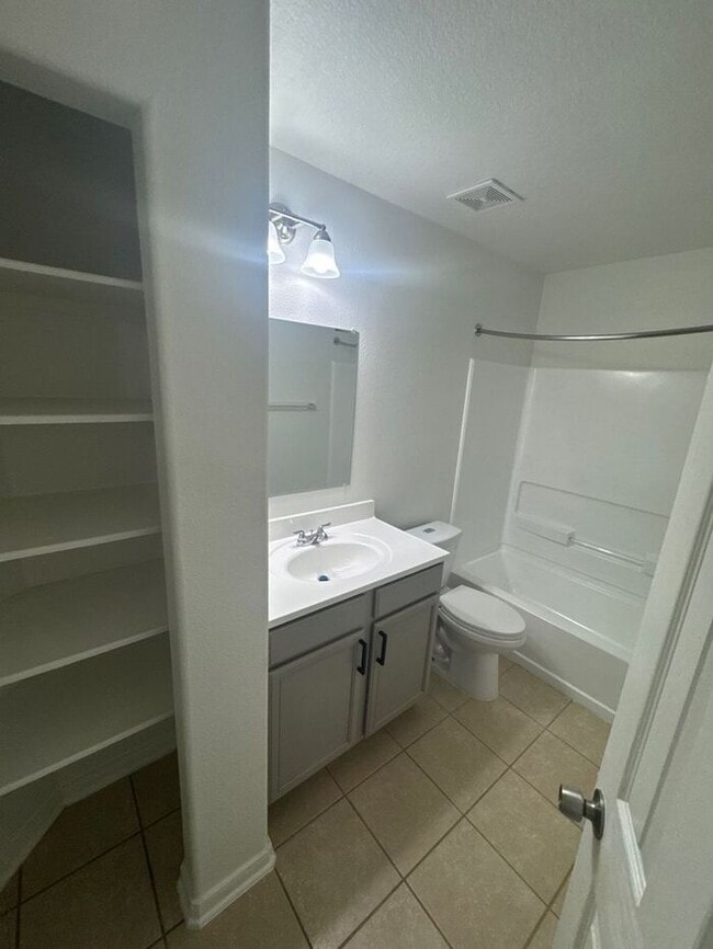 Building Photo - Spacious Hockley Home with Attached 2-Car ...