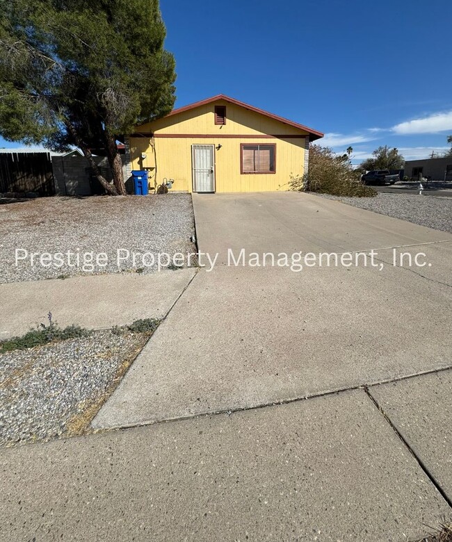 Primary Photo - 3/2 East Side Charmer w/ an Updated Kitche...