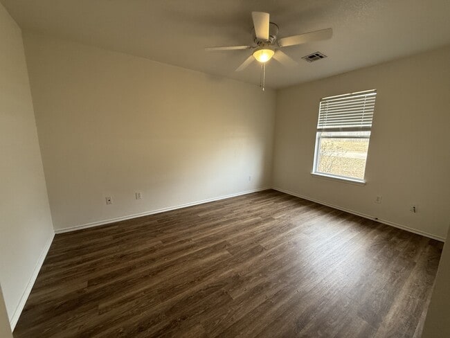 Building Photo - 701 S Stoneybrook St