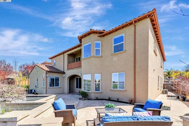 Building Photo - Luxury Living in The Bridges Golf Course C...