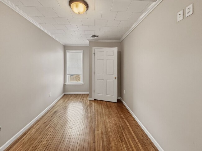 Building Photo - 520 Shaw St