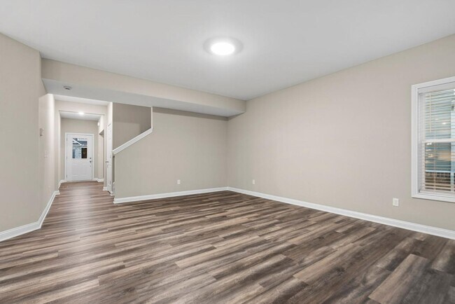 Building Photo - 677 Shaker Dr